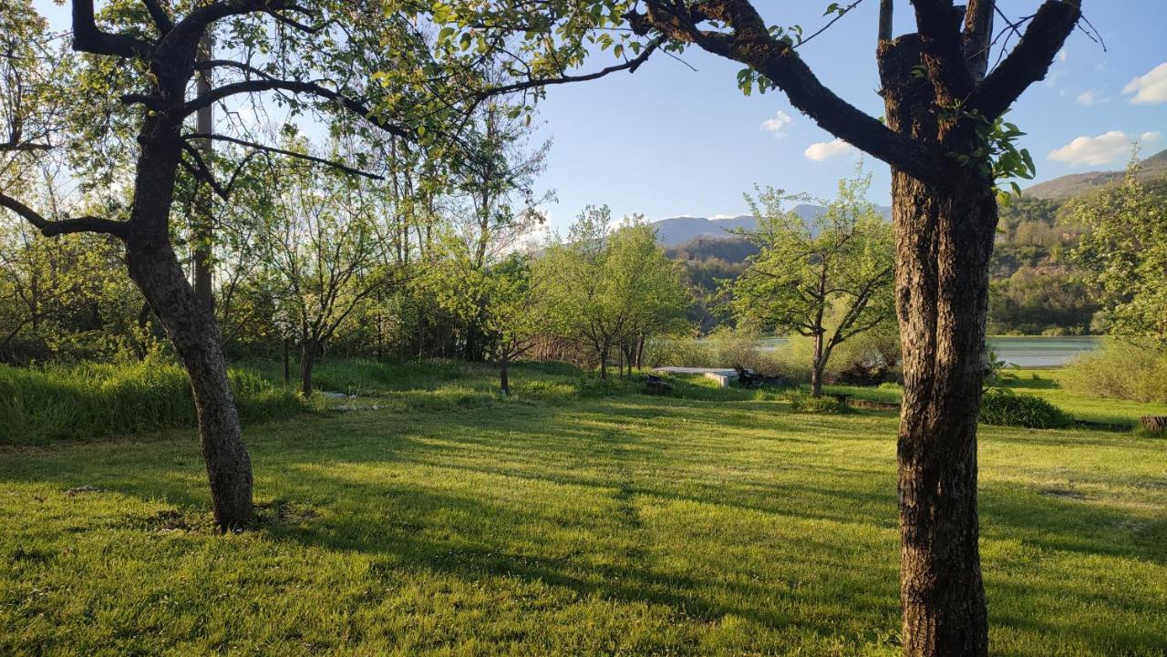 Konjic Lakeside Resort Quarto foto